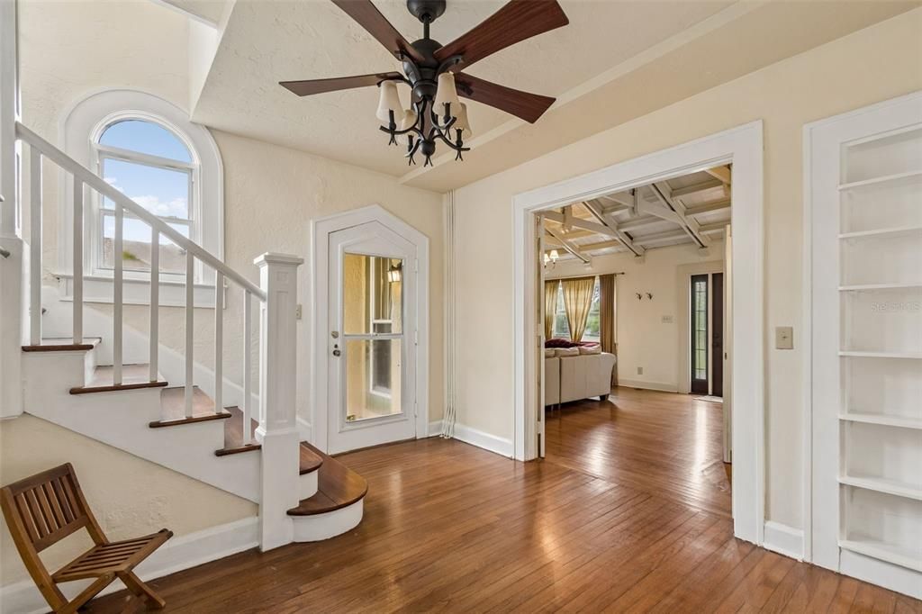Activo con contrato: $649,000 (3 camas, 2 baños, 2351 Pies cuadrados)