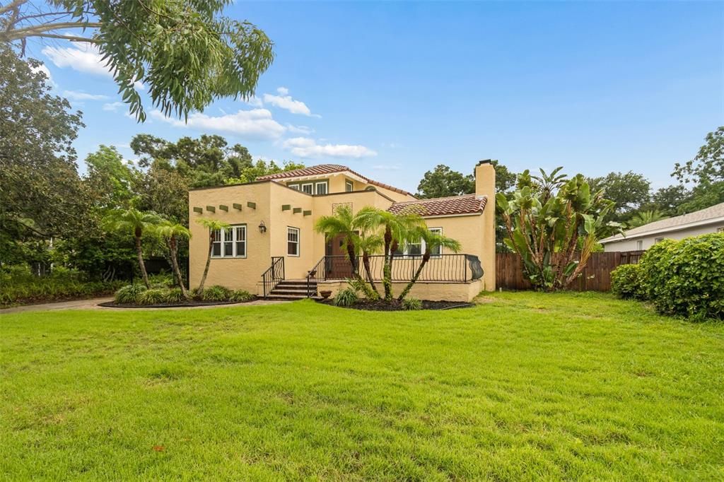 Activo con contrato: $649,000 (3 camas, 2 baños, 2351 Pies cuadrados)