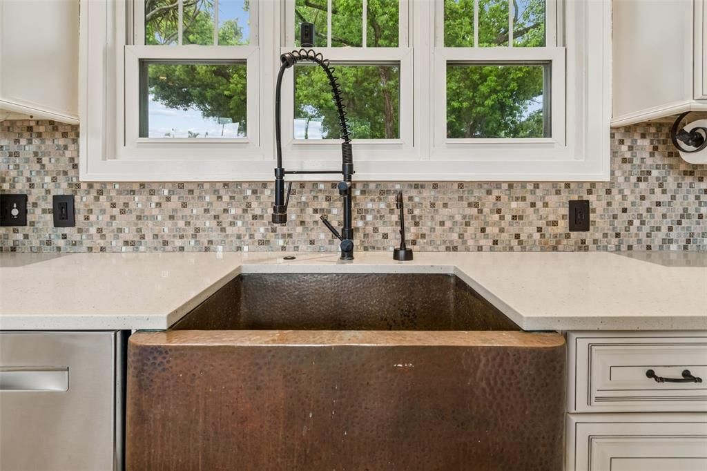 Activo con contrato: $649,000 (3 camas, 2 baños, 2351 Pies cuadrados)