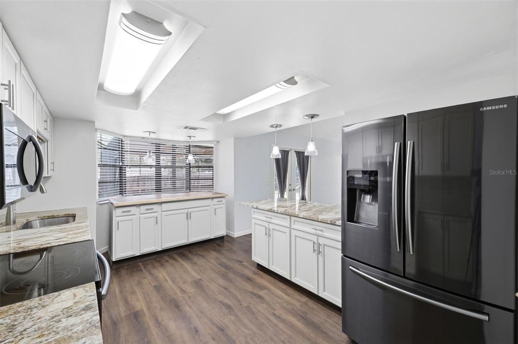 En Venta: $295,000 (2 camas, 2 baños, 1225 Pies cuadrados)