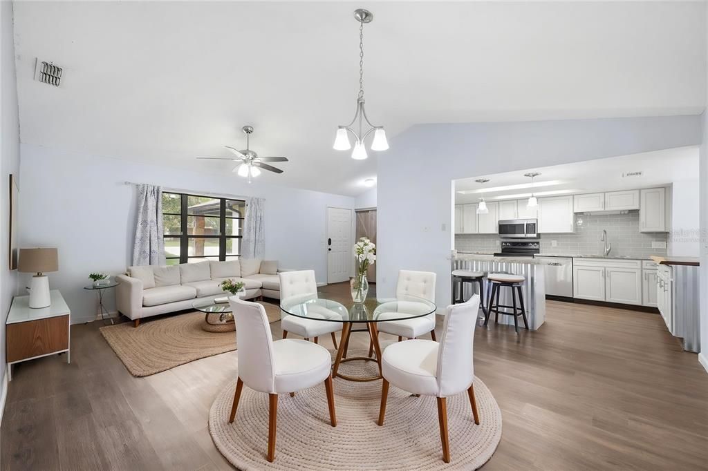 En Venta: $295,000 (2 camas, 2 baños, 1225 Pies cuadrados)