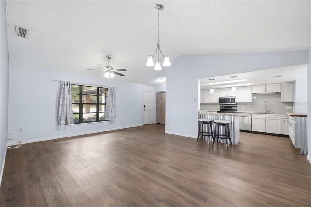En Venta: $295,000 (2 camas, 2 baños, 1225 Pies cuadrados)