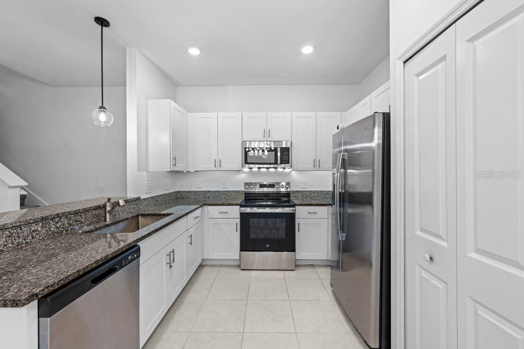 For Sale: $281,999 (3 beds, 2 baths, 1666 Square Feet)