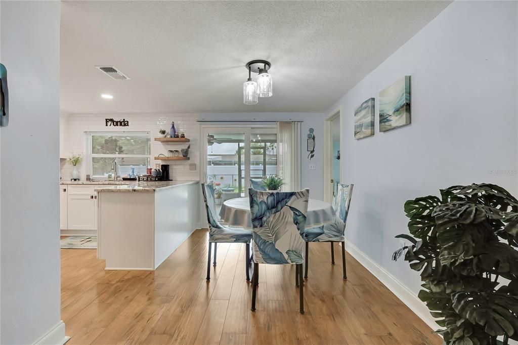 En Venta: $244,500 (3 camas, 2 baños, 1307 Pies cuadrados)