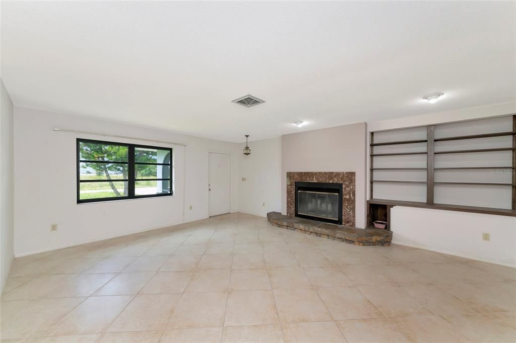 For Sale: $209,000 (2 beds, 2 baths, 1558 Square Feet)