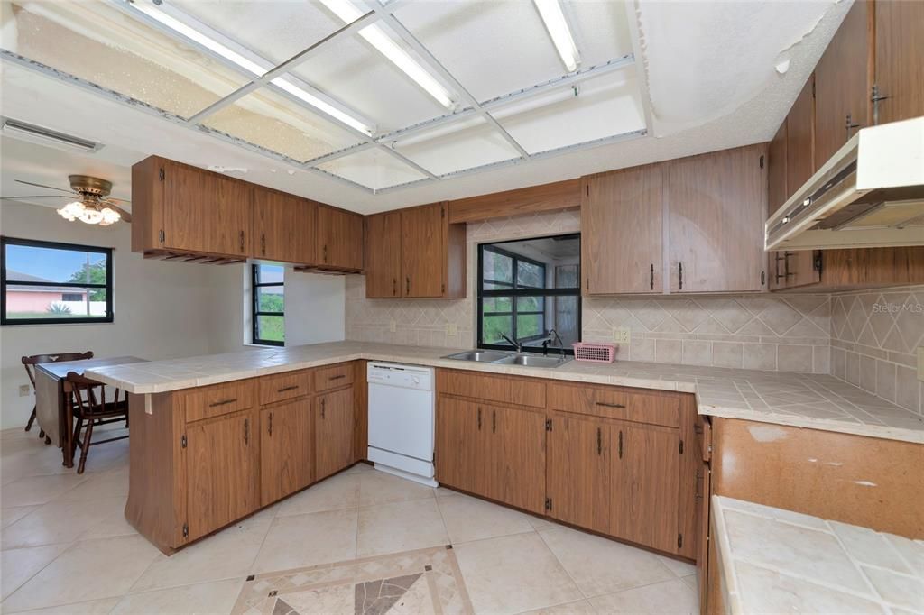 For Sale: $209,000 (2 beds, 2 baths, 1558 Square Feet)