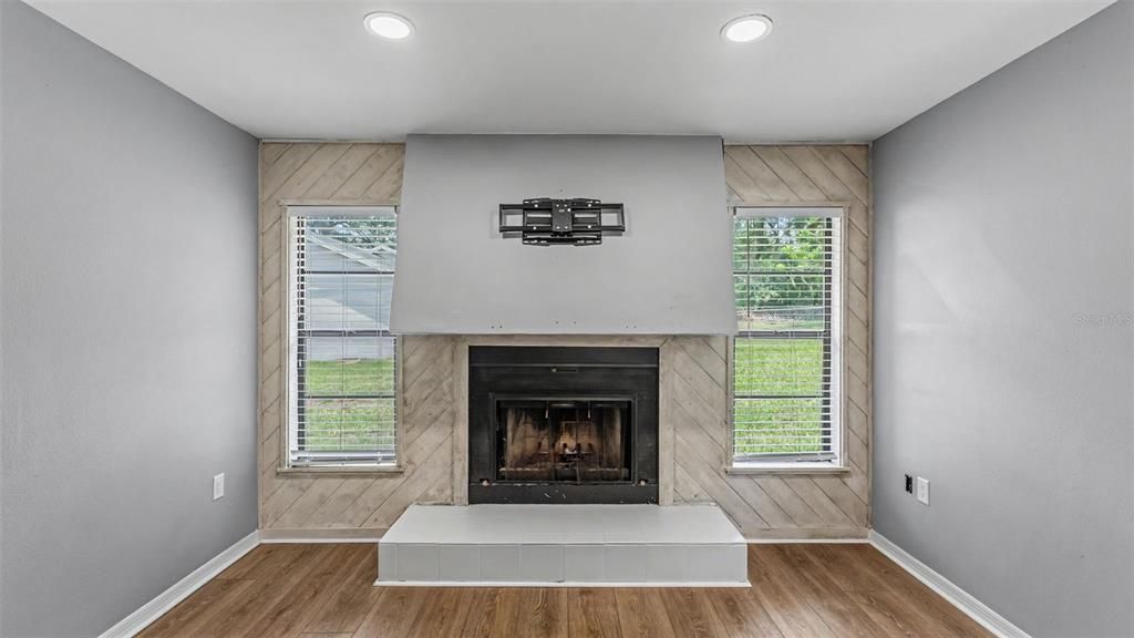 На продажу: $435,000 (3 спален, 2 ванн, 1867 Квадратных фут)