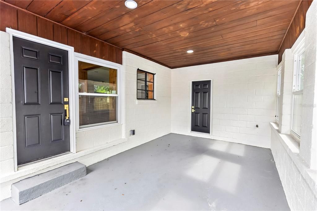 For Sale: $289,000 (2 beds, 1 baths, 1159 Square Feet)