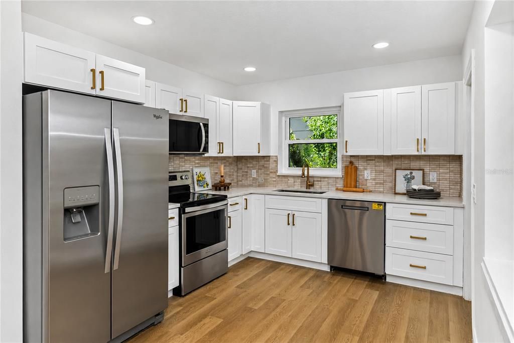 For Sale: $289,000 (2 beds, 1 baths, 1159 Square Feet)