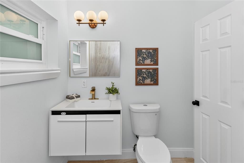 For Sale: $289,000 (2 beds, 1 baths, 1159 Square Feet)