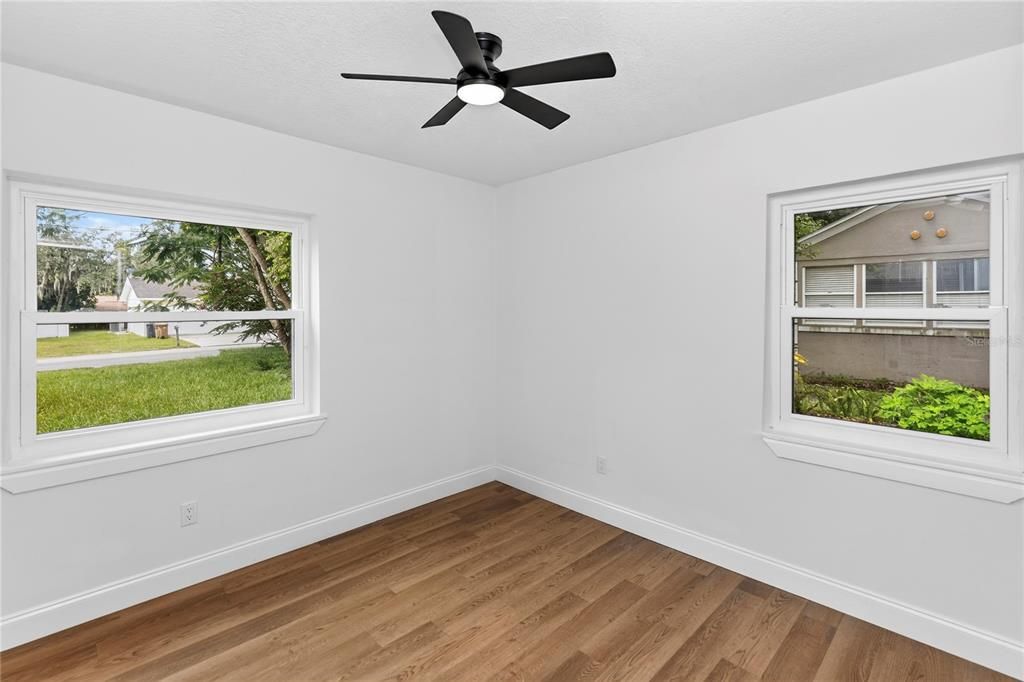 For Sale: $289,000 (2 beds, 1 baths, 1159 Square Feet)