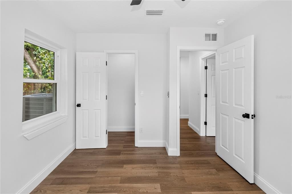 For Sale: $289,000 (2 beds, 1 baths, 1159 Square Feet)