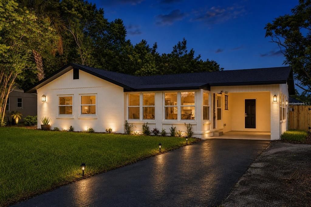 For Sale: $289,000 (2 beds, 1 baths, 1159 Square Feet)