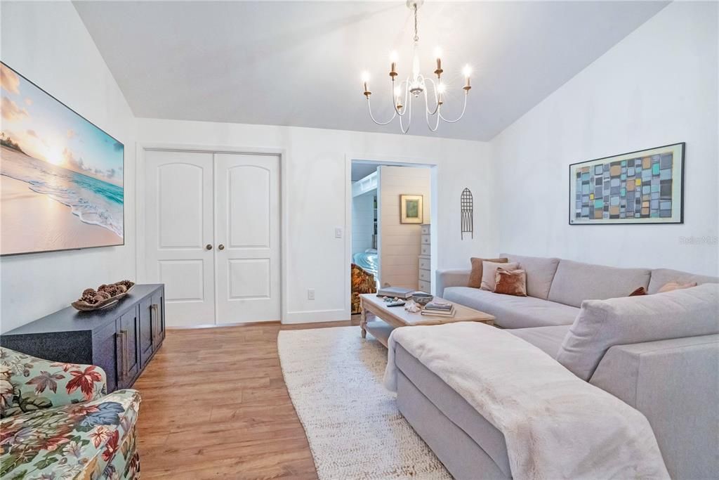 На продажу: $465,000 (2 спален, 2 ванн, 1230 Квадратных фут)