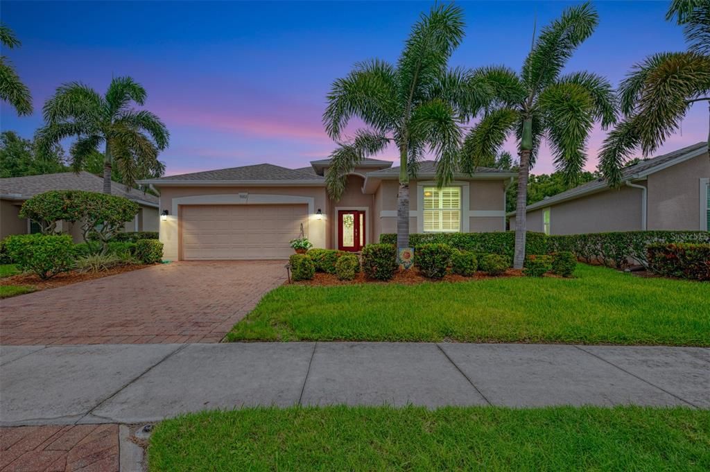 Active With Contract: $449,000 (3 beds, 2 baths, 1806 Square Feet)