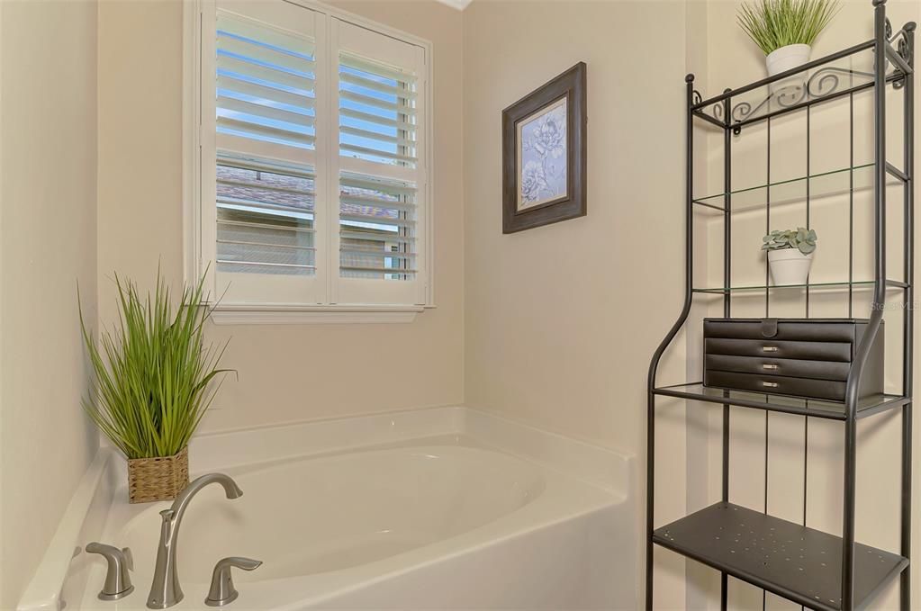 Active With Contract: $449,000 (3 beds, 2 baths, 1806 Square Feet)