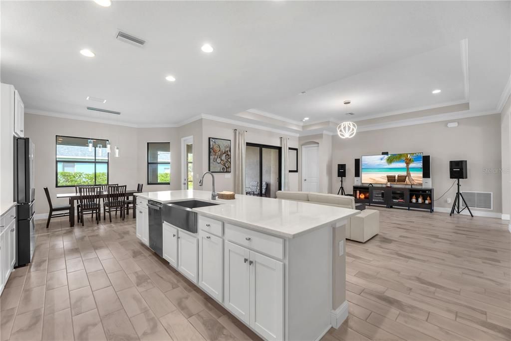 Active With Contract: $699,900 (4 beds, 4 baths, 3138 Square Feet)