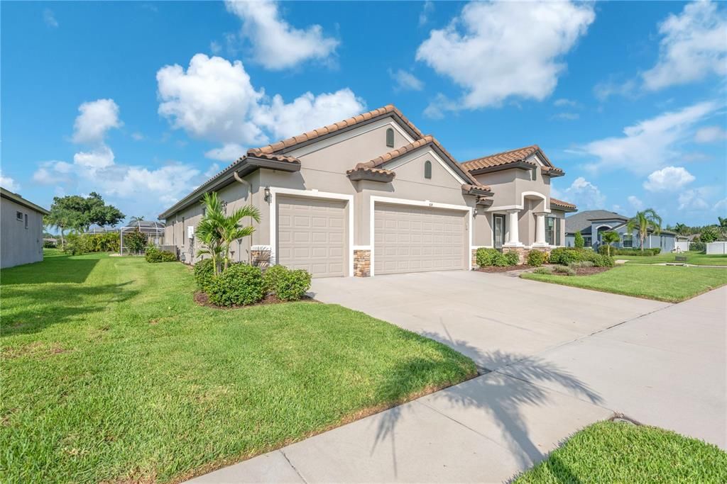 Active With Contract: $699,900 (4 beds, 4 baths, 3138 Square Feet)