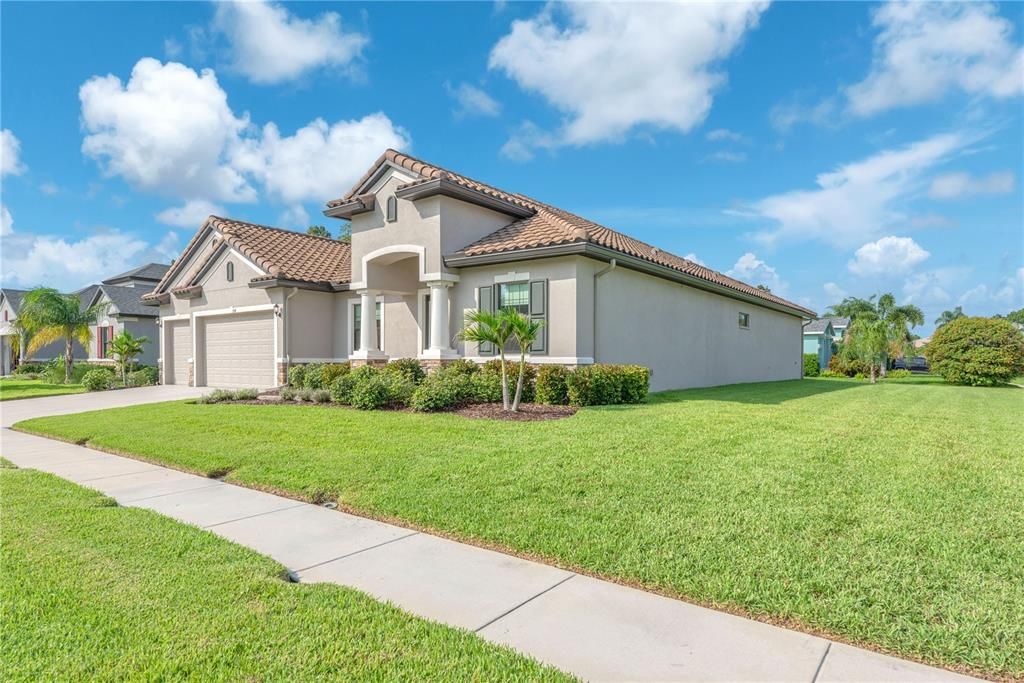 Active With Contract: $699,900 (4 beds, 4 baths, 3138 Square Feet)