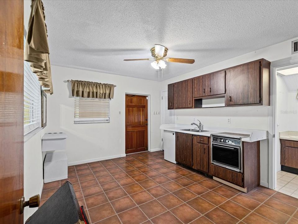 Activo con contrato: $475,000 (3 camas, 3 baños, 1642 Pies cuadrados)