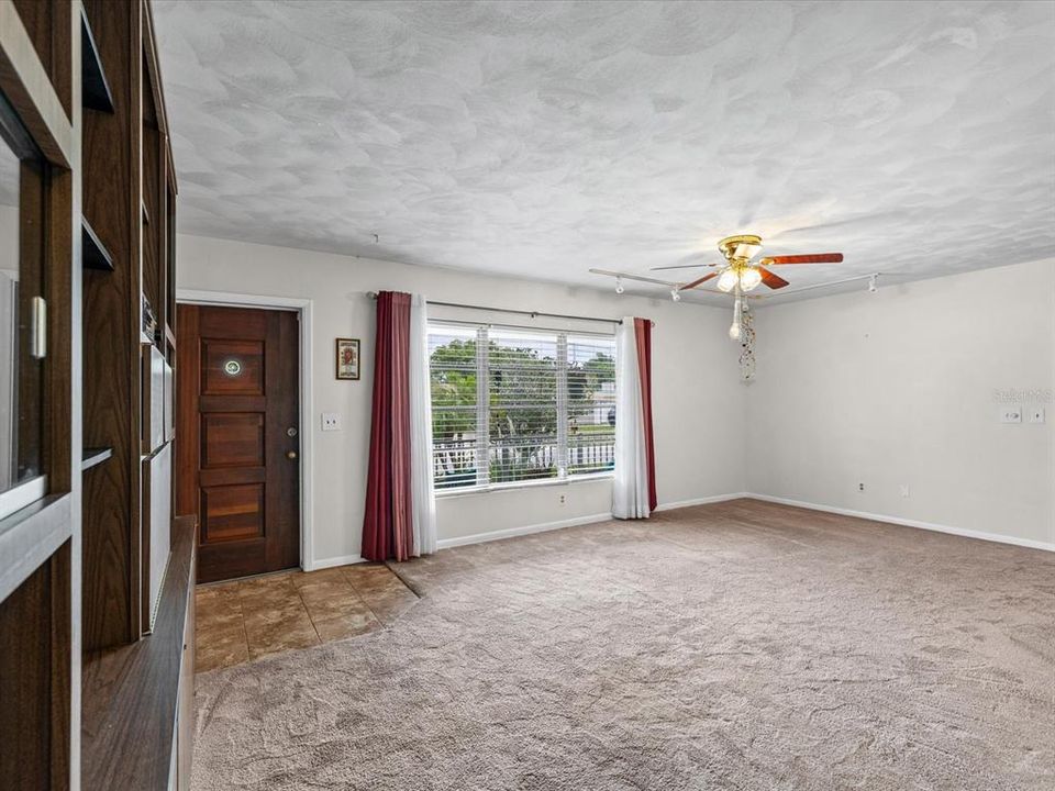 Activo con contrato: $475,000 (3 camas, 3 baños, 1642 Pies cuadrados)