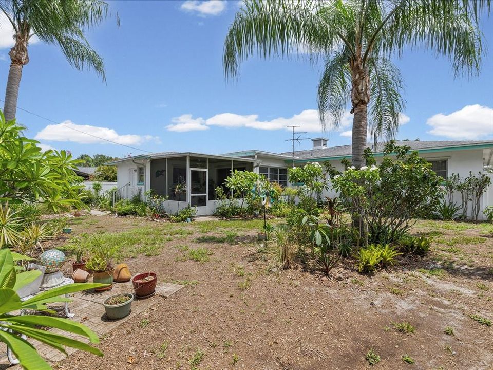 Activo con contrato: $475,000 (3 camas, 3 baños, 1642 Pies cuadrados)