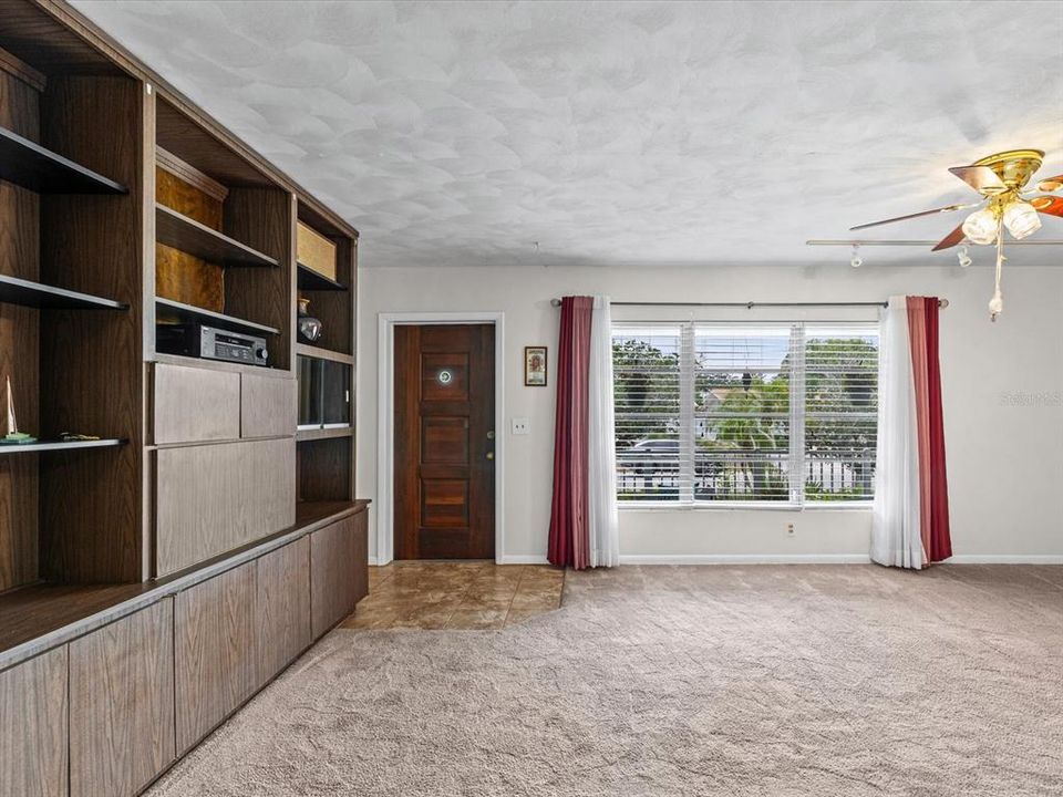 Activo con contrato: $475,000 (3 camas, 3 baños, 1642 Pies cuadrados)