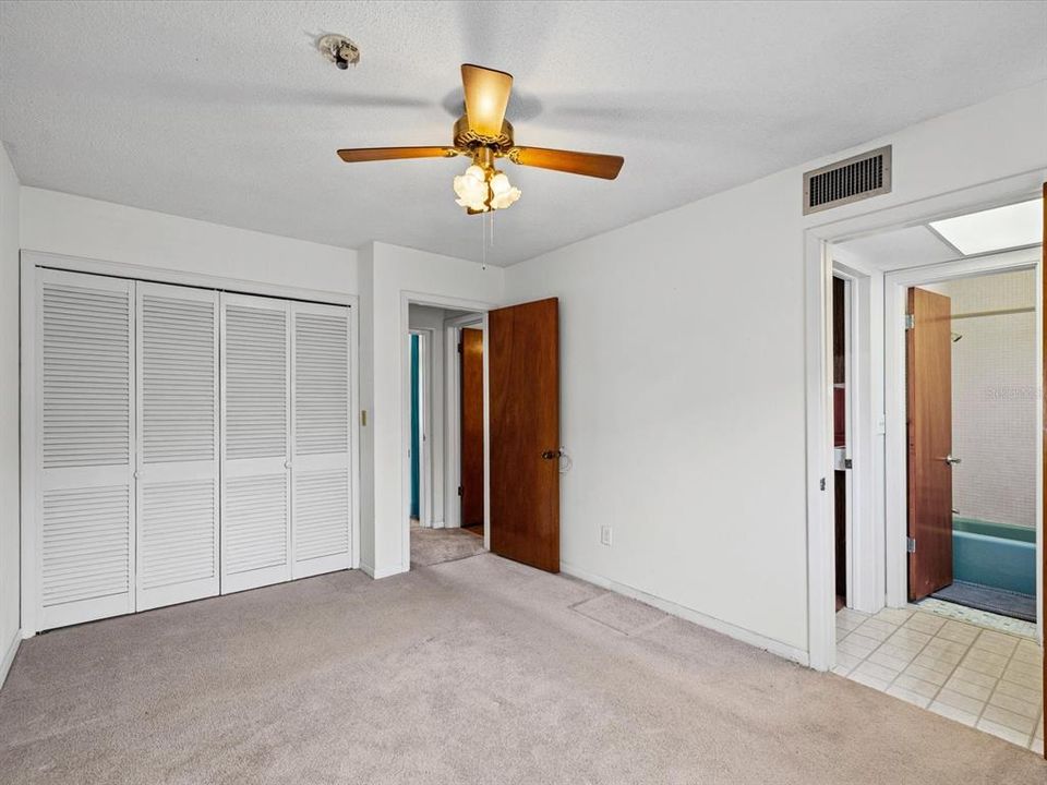 Activo con contrato: $475,000 (3 camas, 3 baños, 1642 Pies cuadrados)
