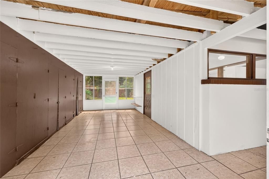 For Sale: $183,000 (3 beds, 1 baths, 1059 Square Feet)