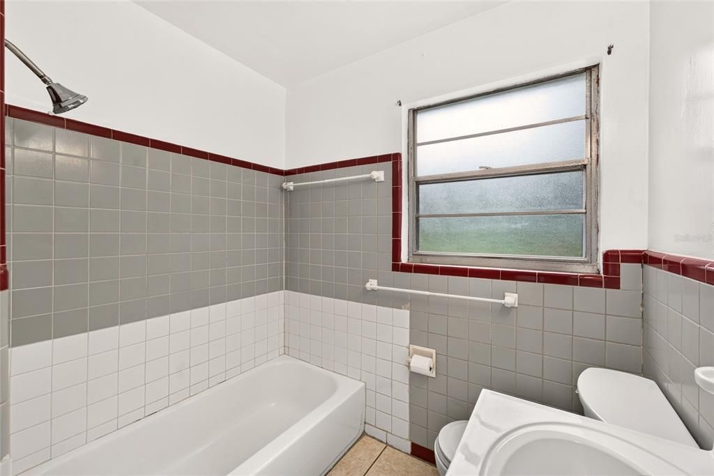 For Sale: $183,000 (3 beds, 1 baths, 1059 Square Feet)