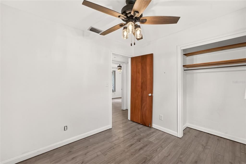 For Sale: $183,000 (3 beds, 1 baths, 1059 Square Feet)