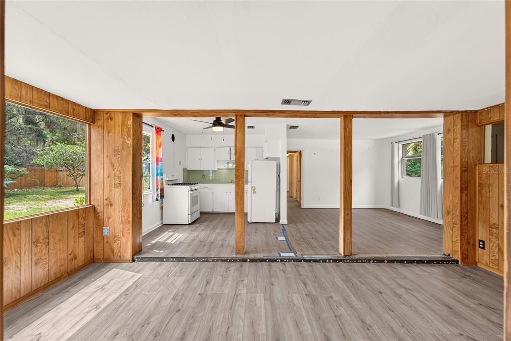 For Sale: $183,000 (3 beds, 1 baths, 1059 Square Feet)