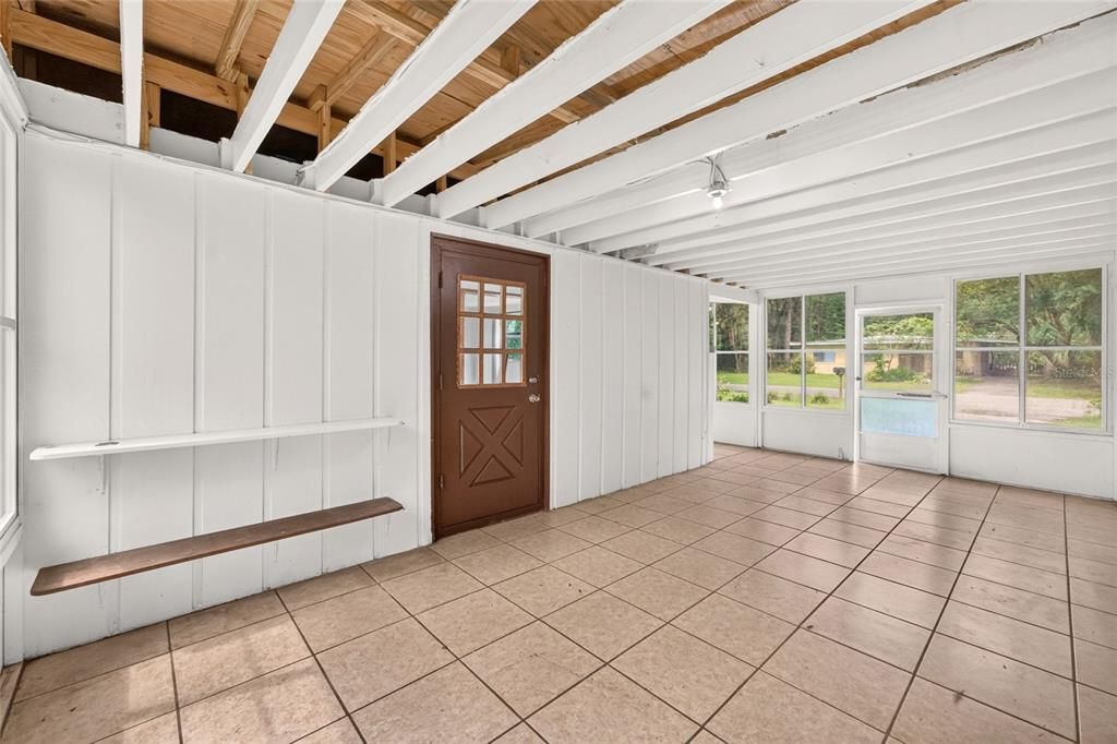 For Sale: $183,000 (3 beds, 1 baths, 1059 Square Feet)