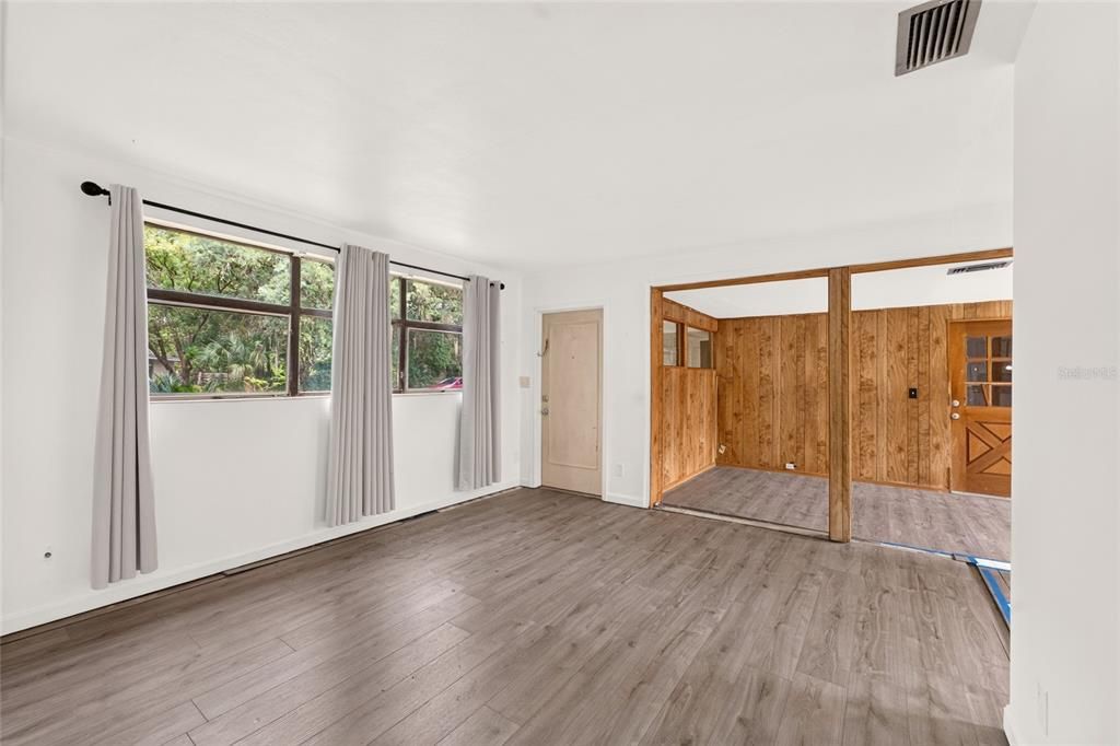 For Sale: $183,000 (3 beds, 1 baths, 1059 Square Feet)