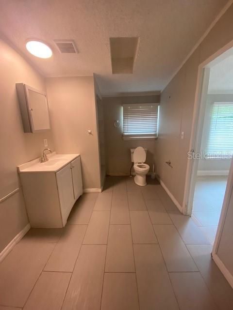 В аренду: $2,195 (3 спален, 2 ванн, 1296 Квадратных фут)