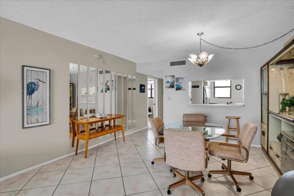 En Venta: $644,900 (2 camas, 2 baños, 1100 Pies cuadrados)