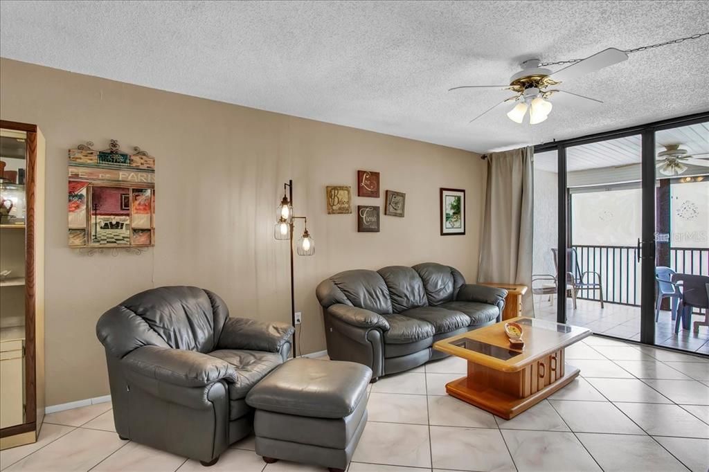 En Venta: $644,900 (2 camas, 2 baños, 1100 Pies cuadrados)