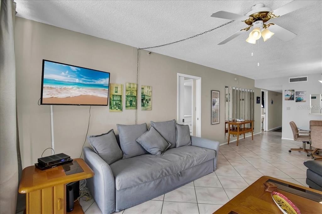 En Venta: $644,900 (2 camas, 2 baños, 1100 Pies cuadrados)