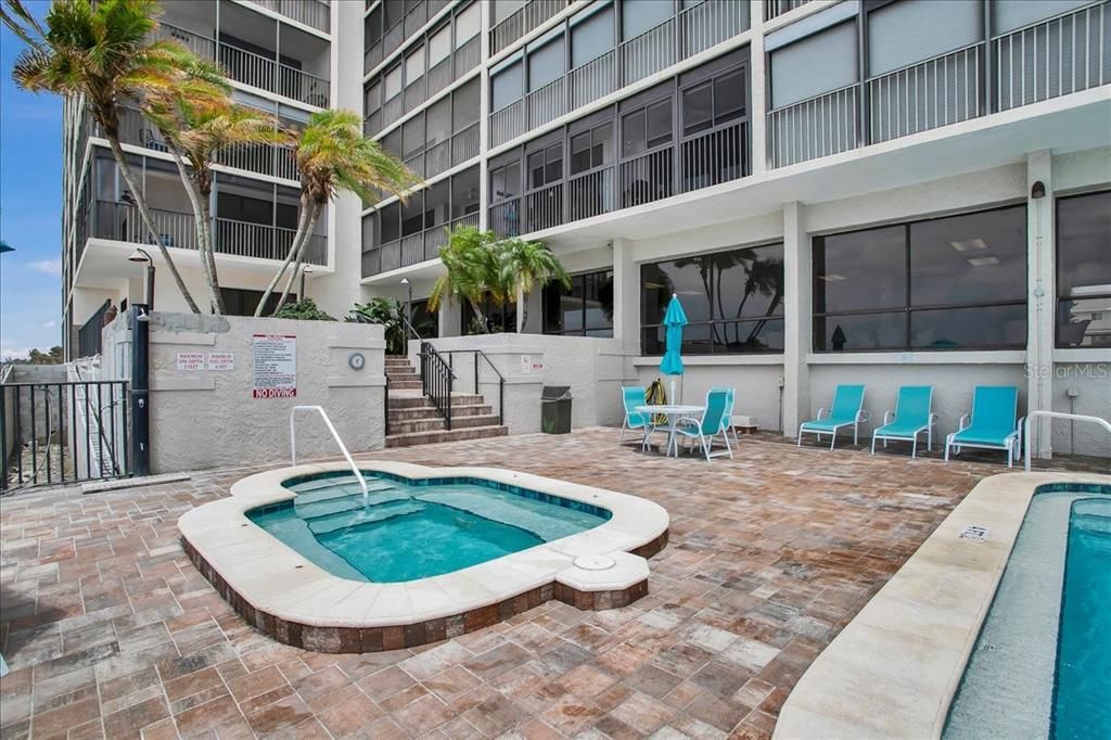 En Venta: $644,900 (2 camas, 2 baños, 1100 Pies cuadrados)