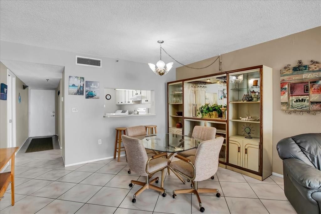 En Venta: $644,900 (2 camas, 2 baños, 1100 Pies cuadrados)