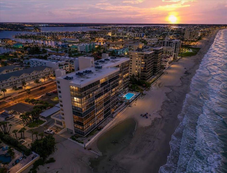 En Venta: $644,900 (2 camas, 2 baños, 1100 Pies cuadrados)