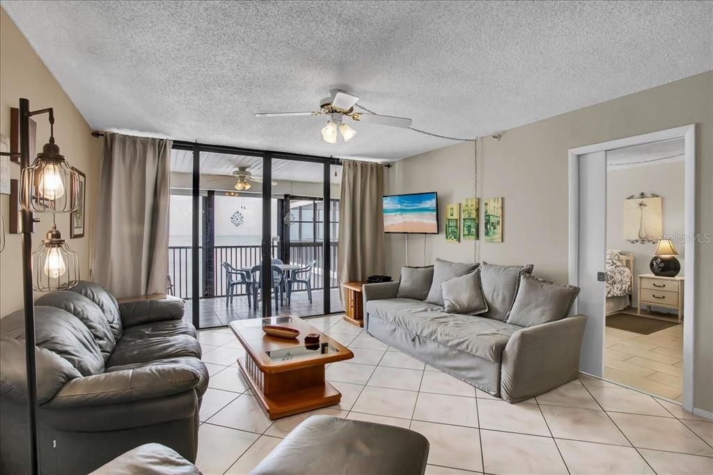 En Venta: $644,900 (2 camas, 2 baños, 1100 Pies cuadrados)