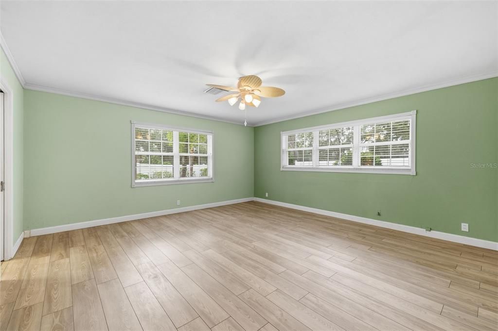 Activo con contrato: $434,900 (3 camas, 2 baños, 2073 Pies cuadrados)