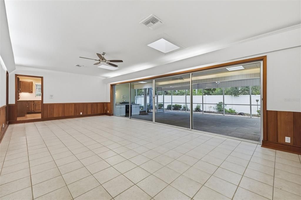 Activo con contrato: $434,900 (3 camas, 2 baños, 2073 Pies cuadrados)