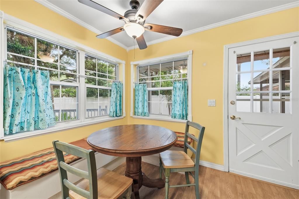 Activo con contrato: $434,900 (3 camas, 2 baños, 2073 Pies cuadrados)