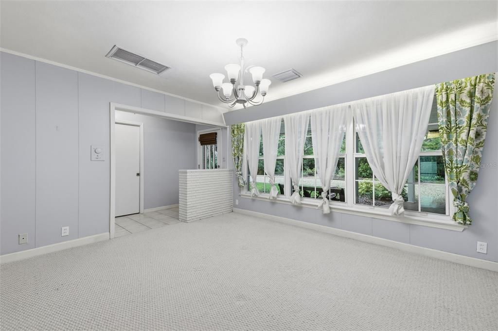 Activo con contrato: $434,900 (3 camas, 2 baños, 2073 Pies cuadrados)