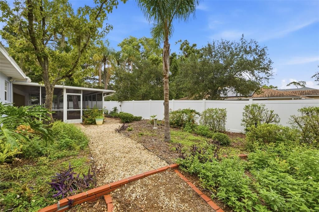 Activo con contrato: $434,900 (3 camas, 2 baños, 2073 Pies cuadrados)