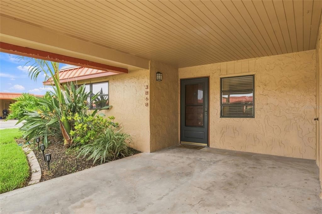 For Sale: $300,000 (2 beds, 2 baths, 1039 Square Feet)