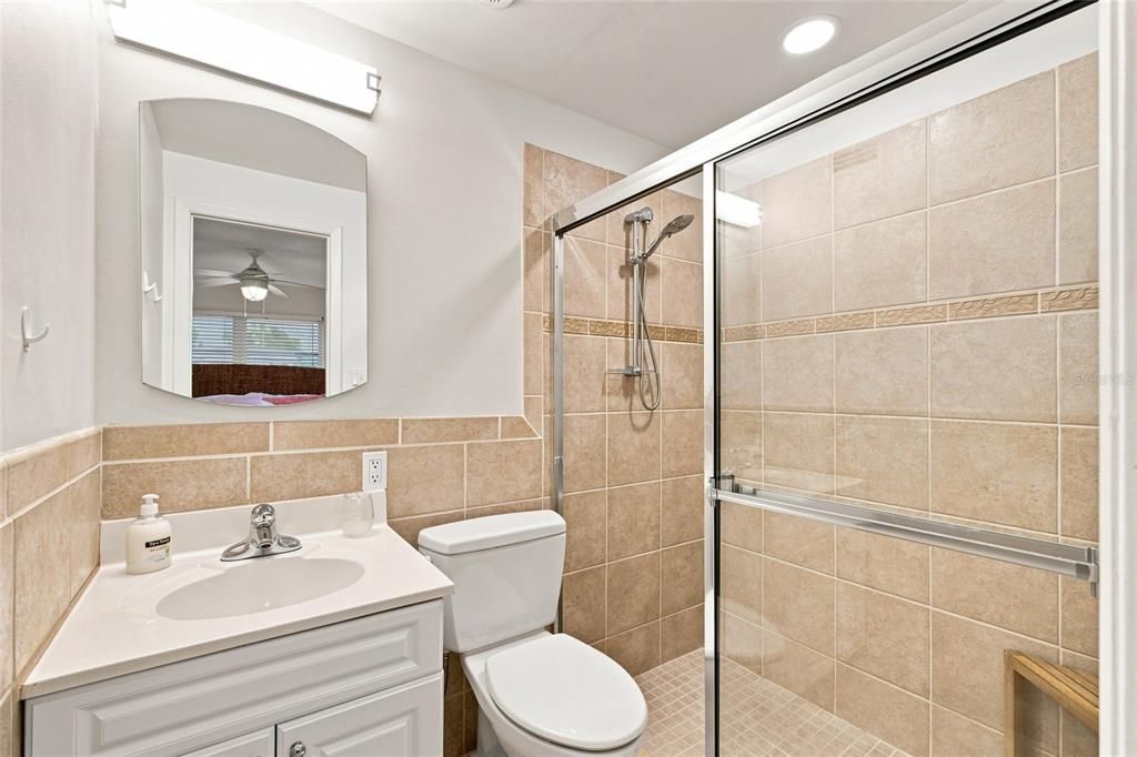 For Sale: $300,000 (2 beds, 2 baths, 1039 Square Feet)