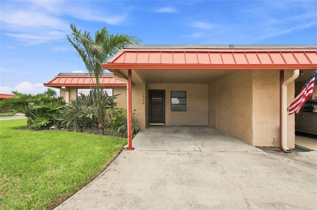 For Sale: $300,000 (2 beds, 2 baths, 1039 Square Feet)